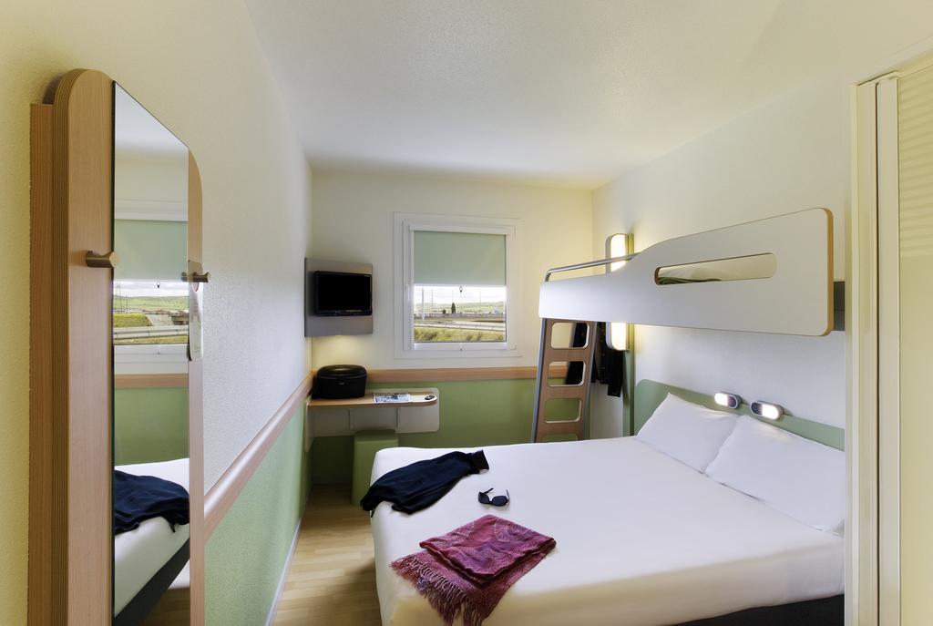 Ibis Budget Madrid Vallecas Esterno foto