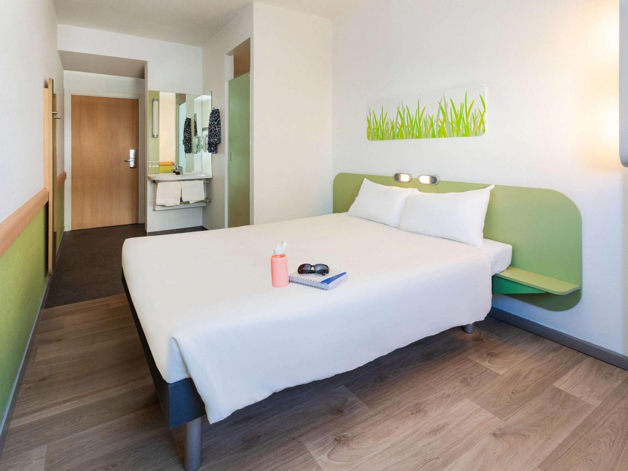 Ibis Budget Madrid Vallecas Esterno foto